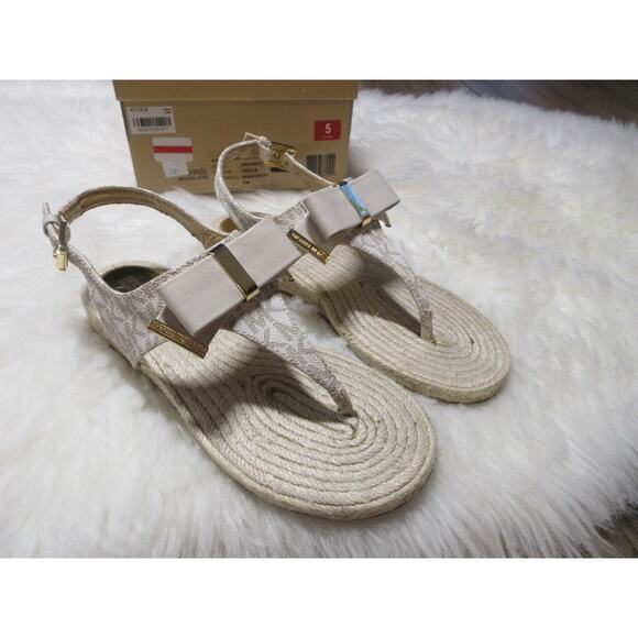 NEW Michael Kors MK Mini Logo PVC Meg Thong Vanilla Signature Size 5 - Picture 1 of 16